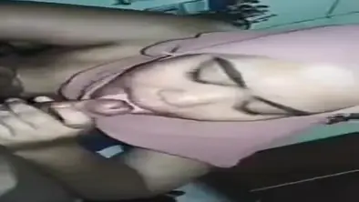 Bokep Jilbab Kerudung Pink Ngulum Kontol Rakus Banget